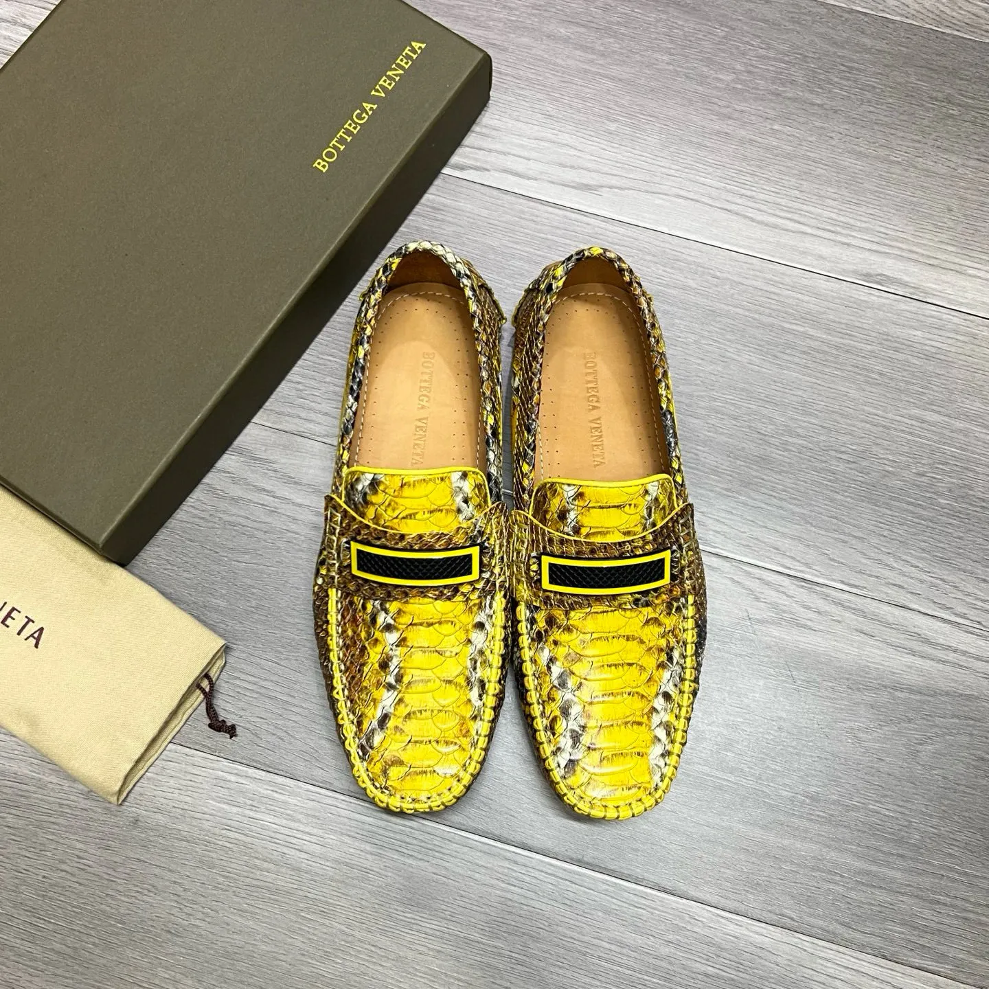 Factory price 480 BV 〰️Purely handmade classic men's beanie shoes👉👉driving shoes, slip-on shoes, made of imported cowhide from Italy, 💕water-dyed cowhide lining, 🔊original outsole, waterproof platform design, comfortable on the feet. Good choice for traveling and driving, single color available, code number: 38-44, (45 can be customized)